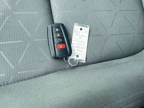 Used 2022 Toyota RAV4 XLE AWD/4WD image 34