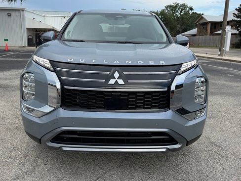 New 2025 Mitsubishi Outlander SE image 2