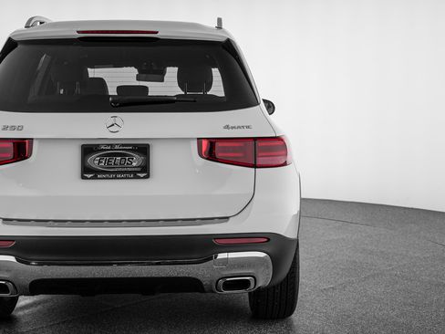 Used 2025 Mercedes-Benz GLB 250 4MATIC image 43