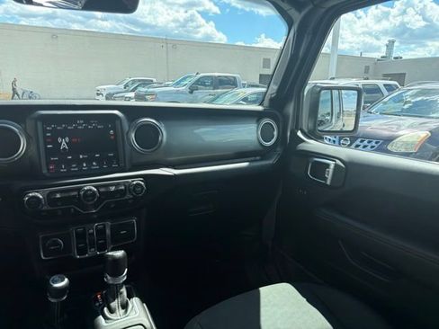 Used 2018 Jeep Wrangler Unlimited Sahara AWD/4WD image 23