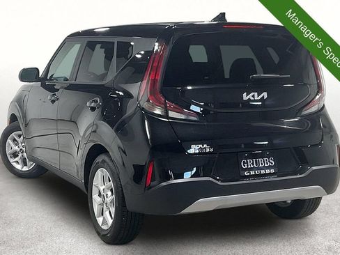 Used 2025 Kia Soul LX FWD image 15