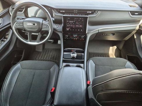 Used 2025 Jeep Grand Cherokee 4WD image 18