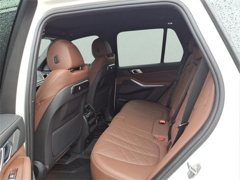 Used 2024 BMW X5 xDrive40i w/ Premium Package image 8