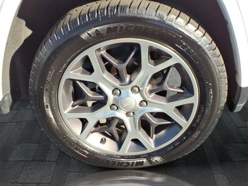 Used 2018 Jeep Grand Cherokee Limited image 34