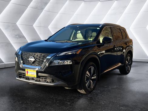 Used 2023 Nissan Rogue SL image 2