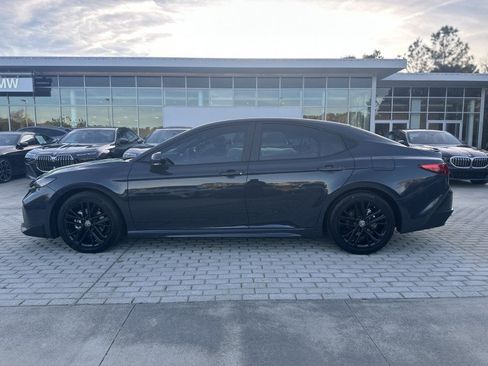 Used 2025 Toyota Camry SE image 3