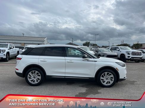 Used 2022 Lincoln Corsair Standard image 8