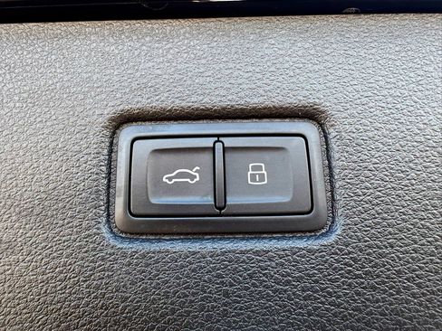 Used 2017 Audi Q7 3.0T Premium Plus w/ Premium Plus Package image 24