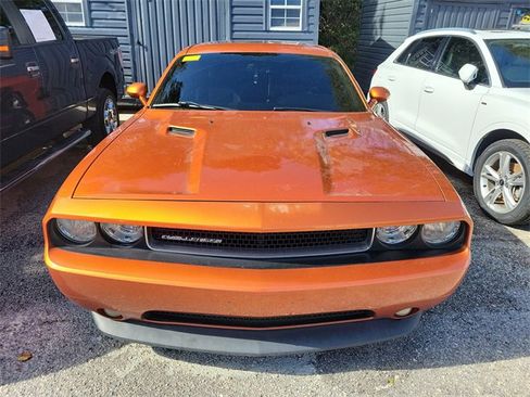Used 2011 Dodge Challenger image 2