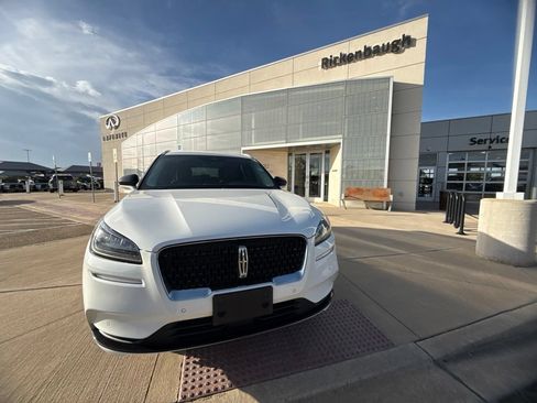 Used 2021 Lincoln Corsair AWD image 2
