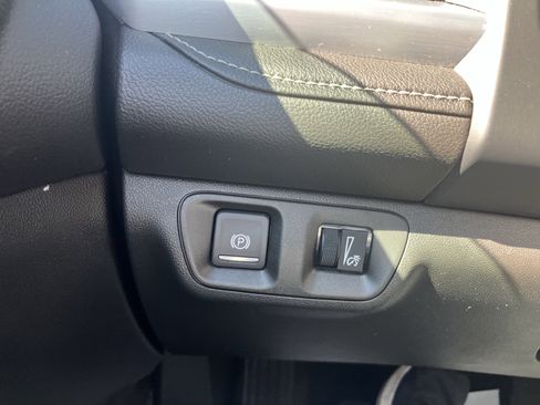 Used 2023 GMC Acadia SLE w/ Driver Convenience Package image 21