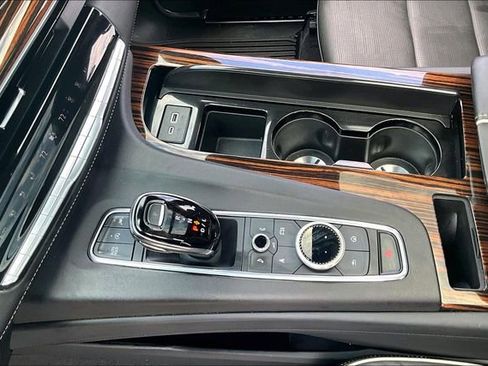 Used 2024 Cadillac Escalade Premium Luxury w/ Performance Package AWD/4WD image 18
