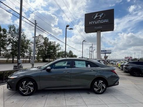 Used 2025 Hyundai Elantra SEL w/ Cargo Package image 5