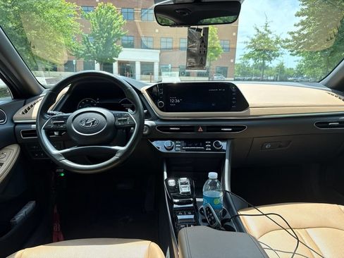 Used 2023 Hyundai Sonata Limited w/ Preferred Accessory Package FWD image 7