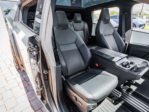 Used 2024 Tesla Cybertruck AWD Crew Cab image 29