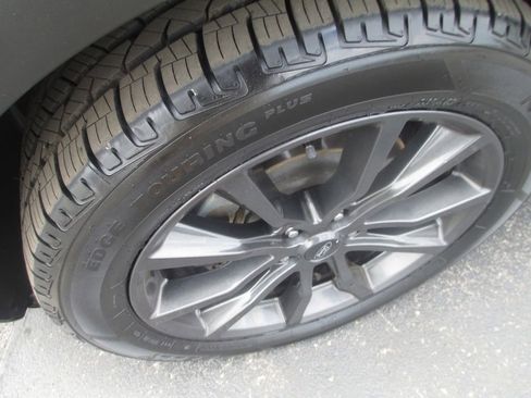 Used 2018 Ford Explorer XLT w/ Equipment Group 202A AWD/4WD image 4
