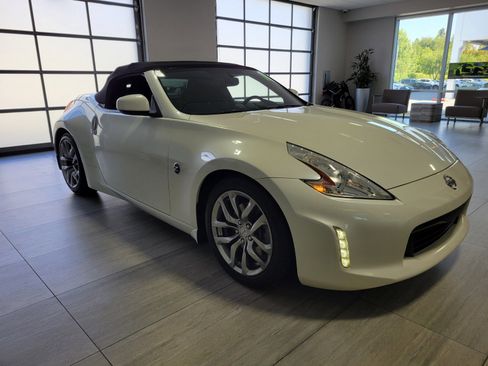 Used 2013 Nissan 370Z Roadster RWD image 8