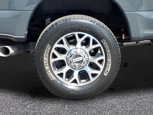 Used 2021 Ford F250 Lariat w/ Lariat Ultimate Package AWD/4WD image 3