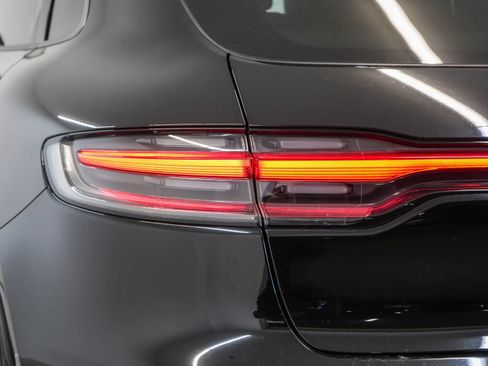 Certified 2023 Porsche Macan AWD/4WD image 11