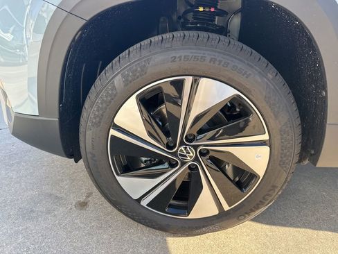 New 2026 Volkswagen Taos SE AWD/4WD image 26