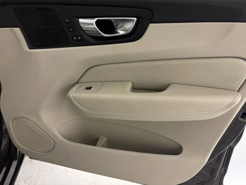 Used 2022 Volvo XC60 B5 Inscription w/ Advanced Package image 40