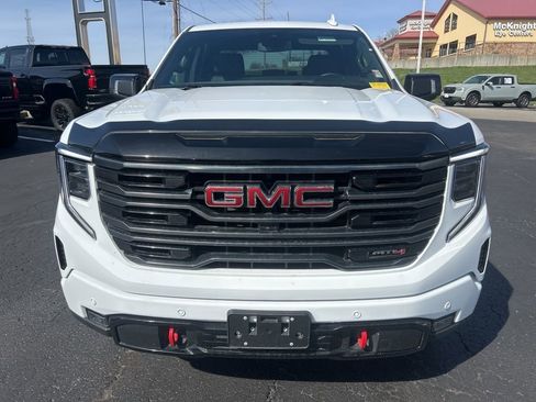 Used 2025 GMC Sierra 1500 AT4 image 2