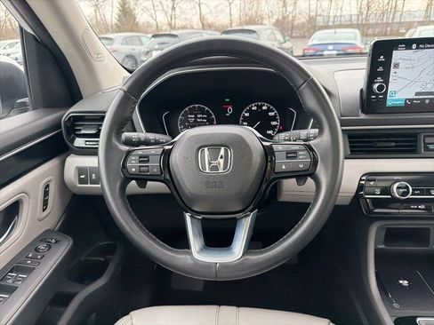 Certified 2023 Honda Pilot Touring image 13