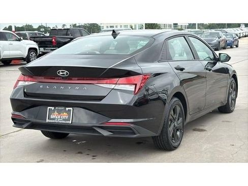 Used 2023 Hyundai Elantra SEL FWD image 6