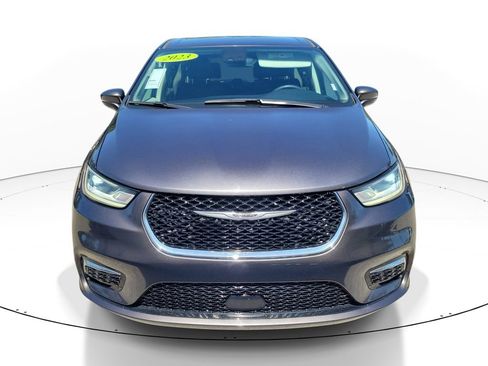 Used 2023 Chrysler Pacifica Touring-L FWD image 6
