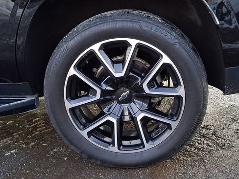 Used 2022 Chevrolet Tahoe RST w/ Sport Performance Package image 31