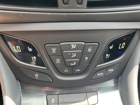 Used 2019 Buick Envision Premium w/ Driver Confidence Package AWD/4WD image 40