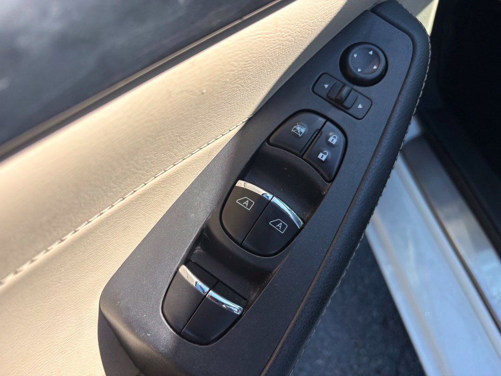 Used 2019 Nissan Maxima Platinum w/ Sport Mat Group FWD image 11