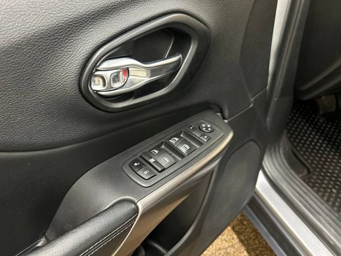 Used 2021 Jeep Cherokee Latitude Lux w/ Sun & Sound Group FWD image 27