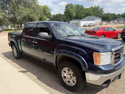 Used 2007 GMC Sierra 1500 SLE w/ SLE/SLT Trailering Package AWD/4WD image 4