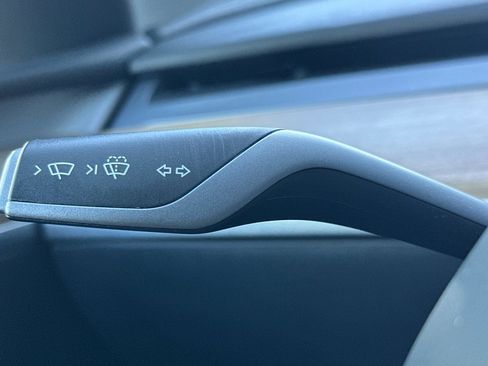 Used 2023 Tesla Model Y Long Range image 32