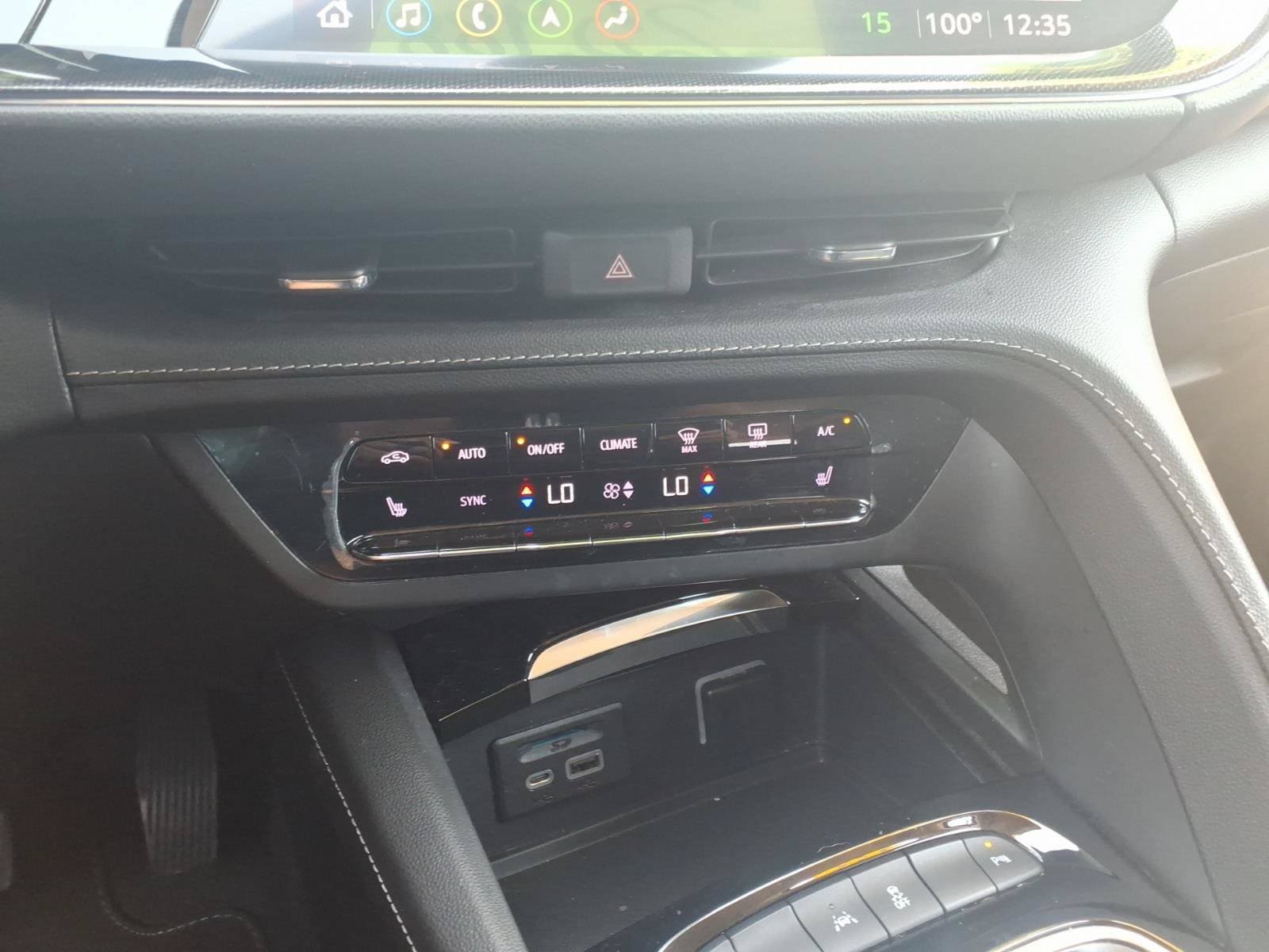 Used 2022 Buick Envision Essence w/ Technology Package I FWD image 18