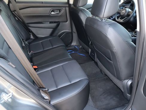 Used 2024 Nissan Rogue SV w/ SV Premium Package FWD image 18