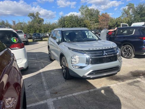 New 2025 Mitsubishi Outlander SEL image 3