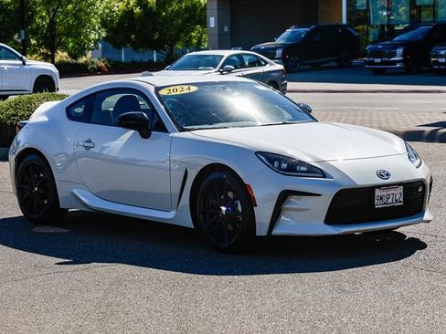 Used 2024 Toyota GR86 Premium RWD image 6
