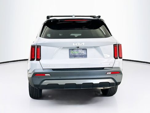 Used 2023 Kia Sorento S w/ Panoramic Sunroof Package AWD/4WD image 7