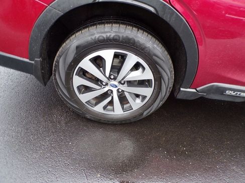 Used 2022 Subaru Outback Premium image 8