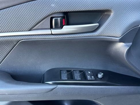 Used 2025 Toyota Camry SE FWD image 11