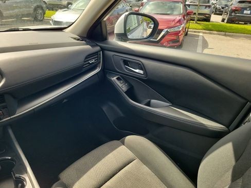 Used 2024 Nissan Rogue SV FWD image 14