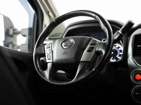 Used 2019 Nissan Titan PRO-4X image 10