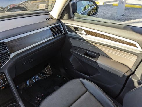 Certified 2022 Volkswagen Atlas SE image 14