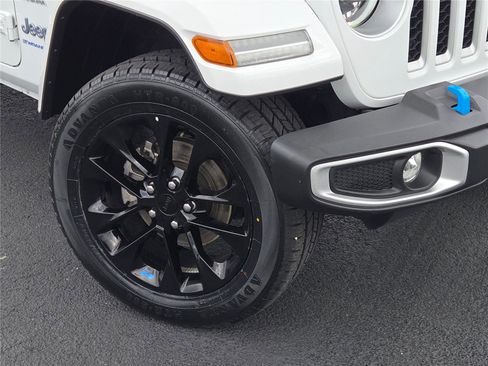 Used 2023 Jeep Wrangler Sahara image 4