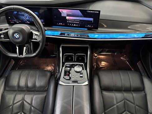 Used 2023 BMW i7 xDrive60 AWD/4WD image 14