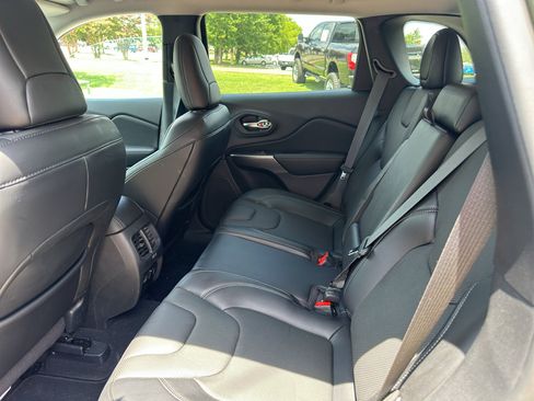 Used 2021 Jeep Cherokee Latitude Lux w/ Comfort/Convenience Group AWD/4WD image 16