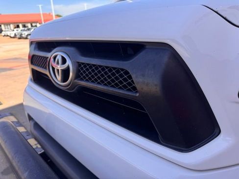 Used 2012 Toyota Tacoma 4x4 Regular Cab image 9