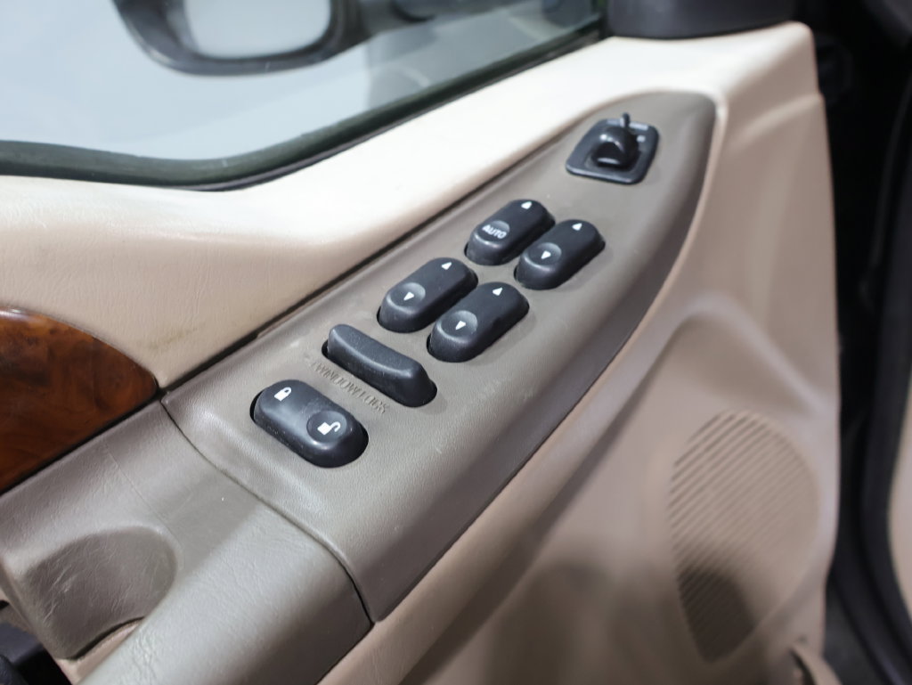 Used 2004 Ford F350 Lariat AWD/4WD image 16
